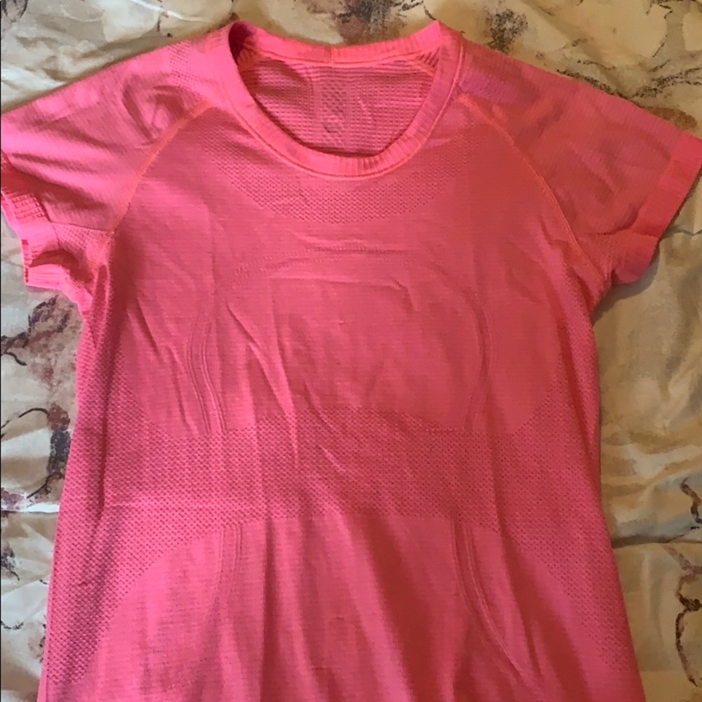 Lululemon pink t shirt